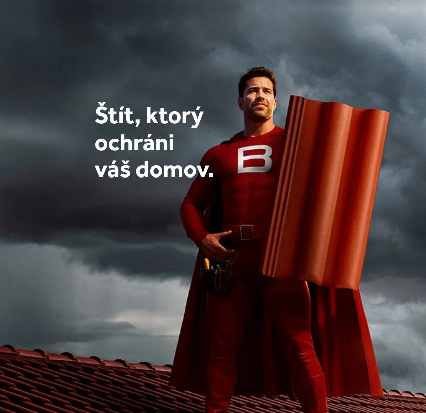 muž so štítom a plášťom